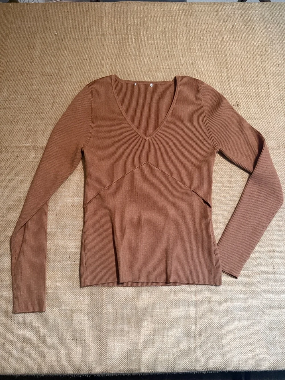 Ribbed V-Neck Long Sleeve Top - Rust